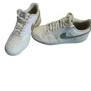 Nike Air Swoosh White Sneakers size 9.5